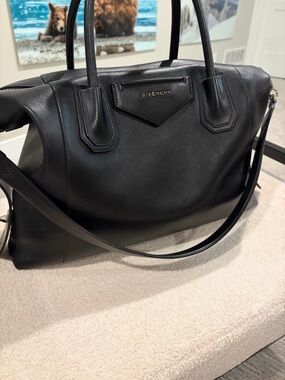 Givenchy Antigona Soft Medium Satchel in Black